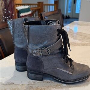 Stylish Gray Women's Boots